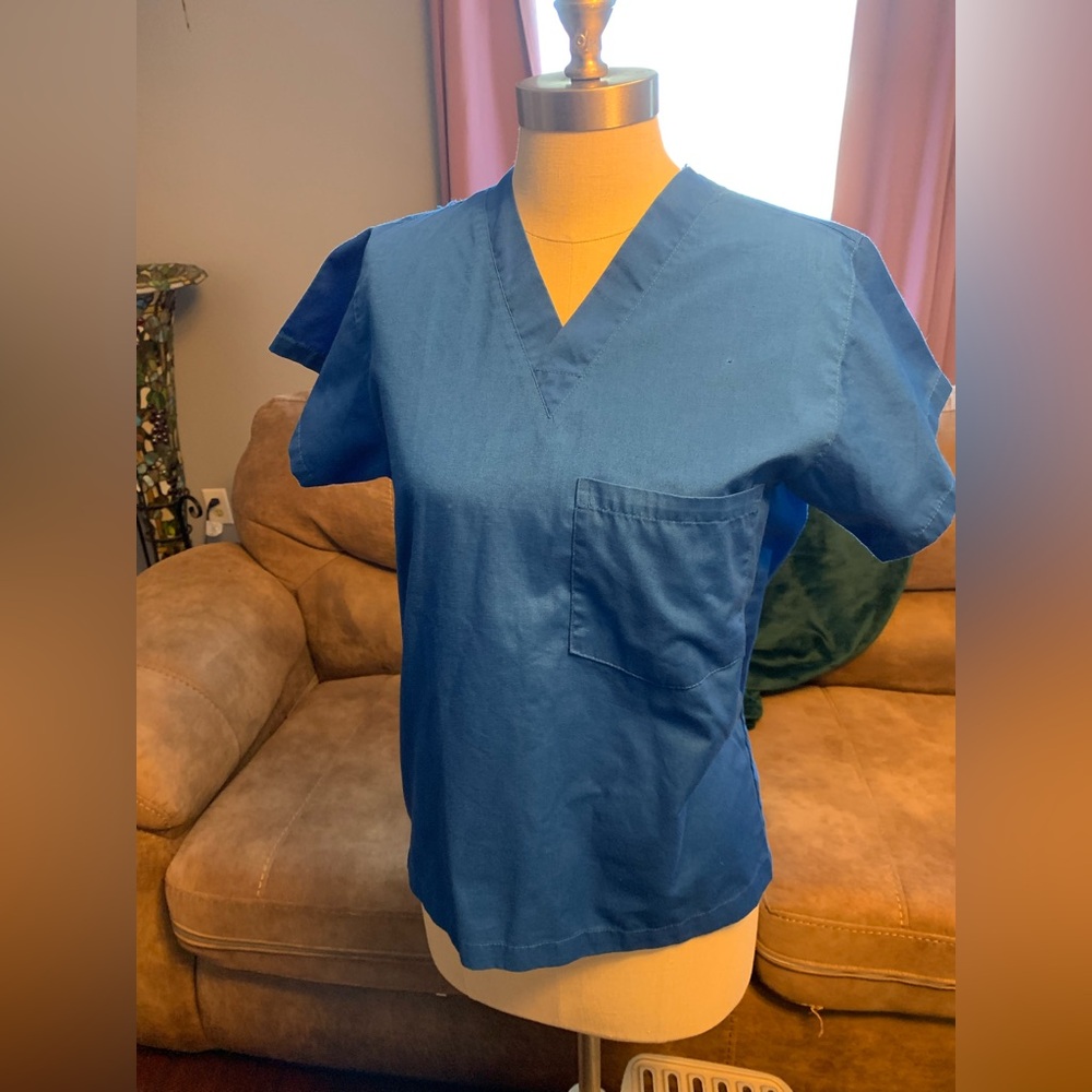 BUNDLE OF 3 !Allheart Blue Unisex Scrub Top XSM
BUNDLE OF 3 TOPS